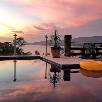 PARADISE! HOUSE IN ANGRA DOS REIS + BOAT FOR TOURS IN ILHA GRANDE