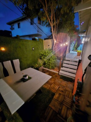 Outdoor dining