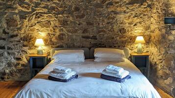 4 Schlafzimmer, Schreibtisch, BĂŒgeleisen/BĂŒgelbrett, kostenloses WLAN
