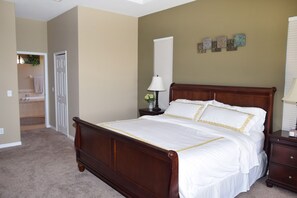 5 bedrooms, desk, iron/ironing board, travel crib - Spacious Home with Sparkling Water Views (Bradenton)
