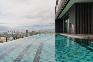 Pool - Modern studio, 1 step to MRT (near Chatuchak) (Khwaeng Bang Sue)