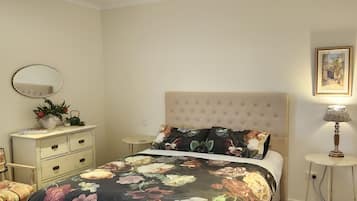 2 bedrooms, desk, iron/ironing board, free WiFi