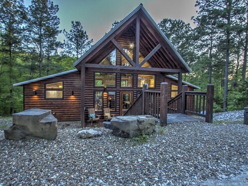 2 KING BEDROOM SUITES/ON A CREEK/CUL DE SAC/PET FRIENDLY/FIREPLACES/WIFI/DIRECTV