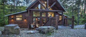 2 KING BEDROOM SUITES/ON A CREEK/CUL DE SAC/PET FRIENDLY/FIREPLACES/WIFI/DIRECTV