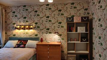 2 slaapkamers, een strijkplank/strijkijzer, wifi, beddengoed