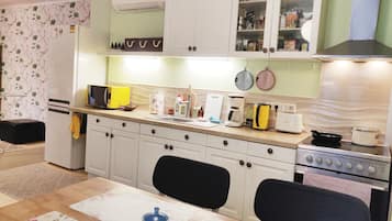 Microwave, oven, stovetop, coffee/tea maker