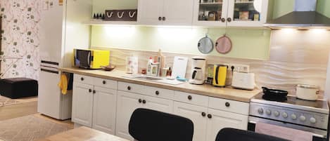 Microwave, oven, stovetop, coffee/tea maker