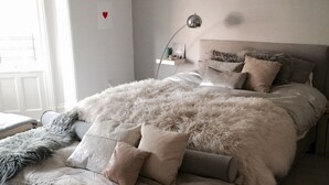 A bedroom with a bed, bedside table, lamp, and artwork on the wall. - Beautiful Clinton Hill House (Brooklyn)