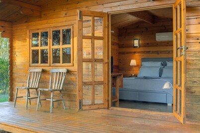 Unique Wooden Cabin for Couples - Frankland River Cabin