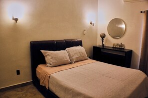 5 Schlafzimmer, Bügeleisen/Bügelbrett, kostenloses WLAN, Bettwäsche