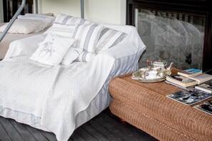 6 slaapkamers, een kluis op de kamer, een strijkplank/strijkijzer, wifi