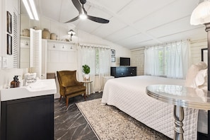 1 bedroom, iron/ironing board, WiFi, bed sheets