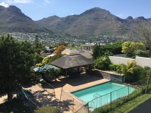 حمّام سباحة مُدفَّأ