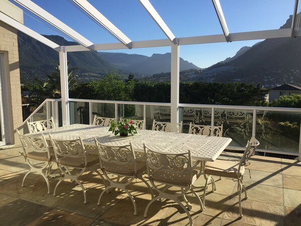 تناول الطعام بالخارج