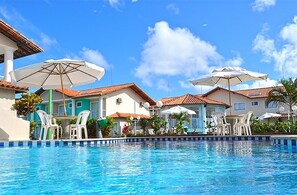 Pool - Duplex house with three suites in condominium on Taperapuan Beach (Porto Seguro)