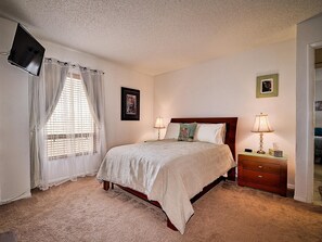 2 bedrooms, iron/ironing board, internet, bed sheets