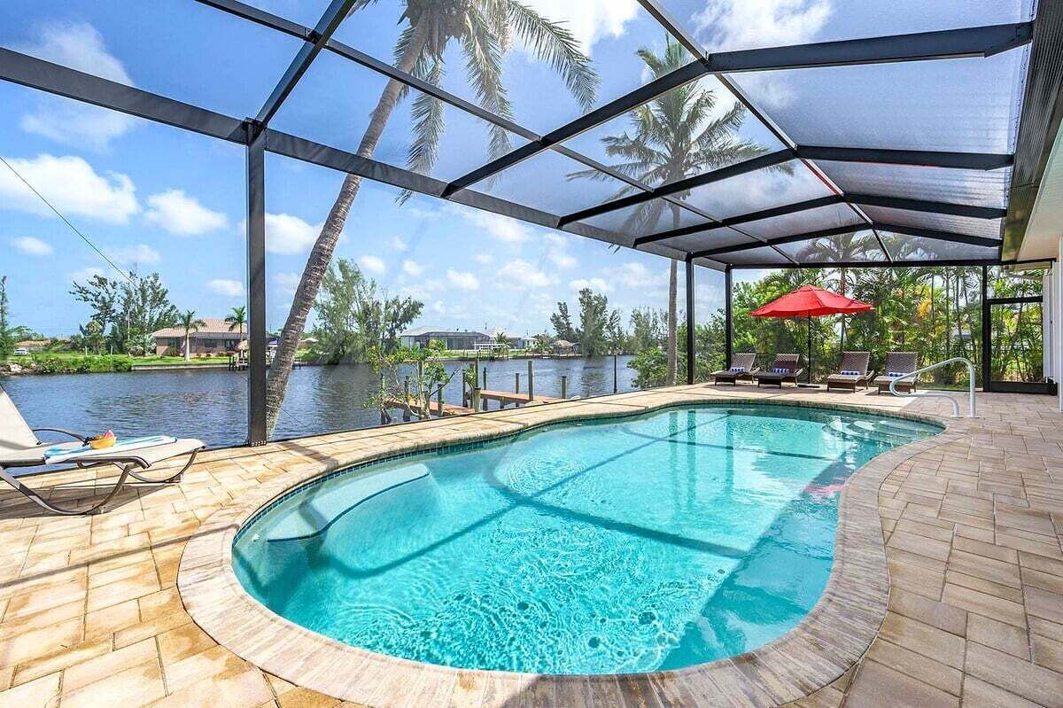 حمّام سباحة مُدفَّأ