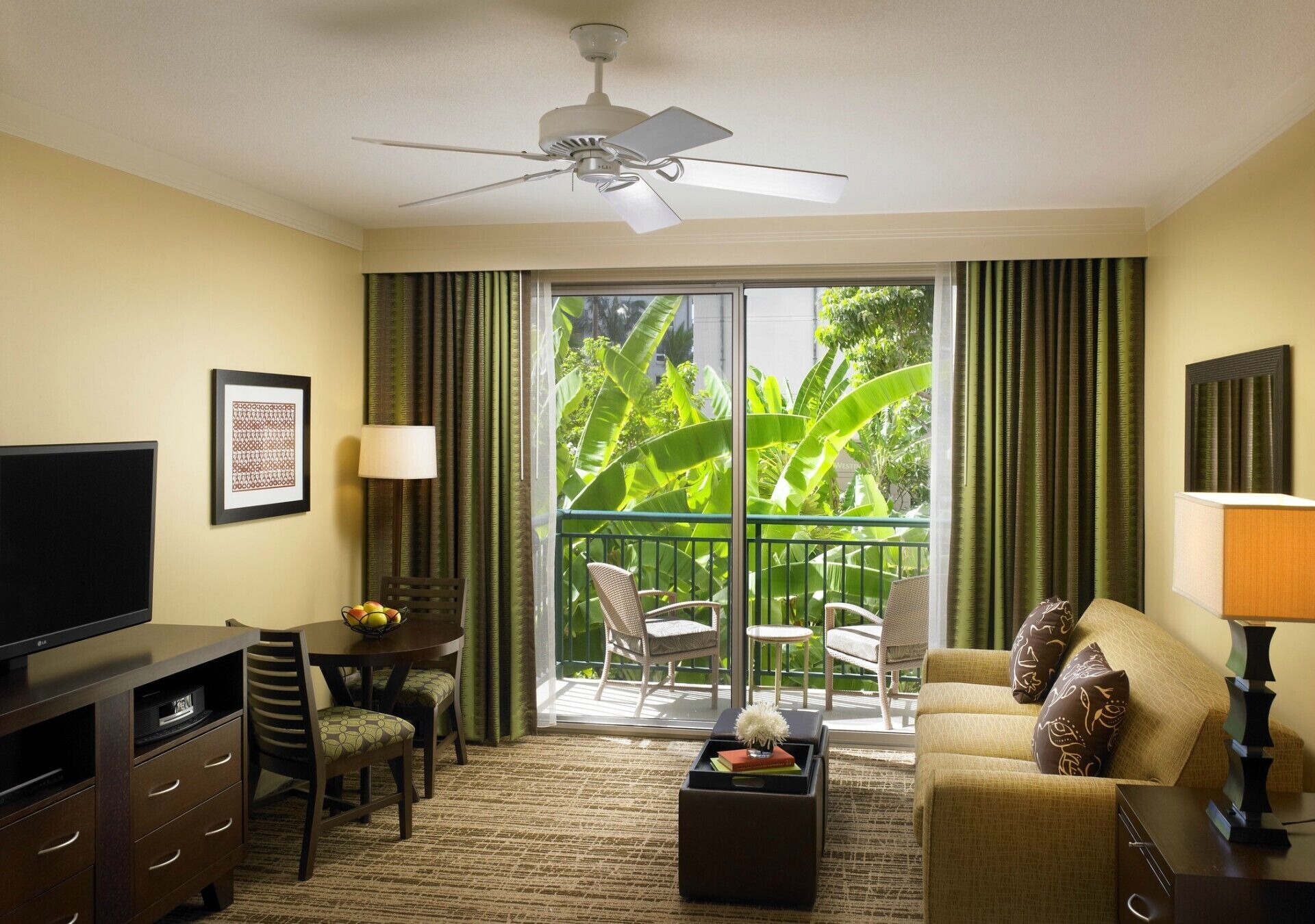 Smart TV, fireplace, DVD player, table tennis