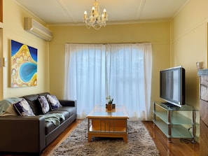 TV - Nautique: Rustic & Charming, Walk 2 Beach & Shops (Rosebud)