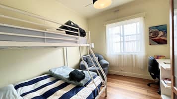 4 bedrooms, desk, iron/ironing board, free WiFi