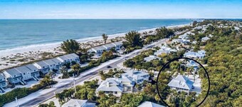 Zeer afgelegen en prive-huis met zwembad, vlakbij het strand. 11 blokken van de stad.