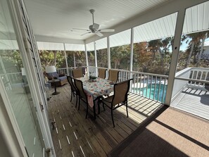 屋外ダイニングエリア