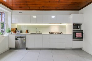 Fridge, microwave, oven, stovetop - Waterview terrace in rock (Millers Point)