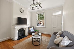 テレビ、書斎 / ワークスペース