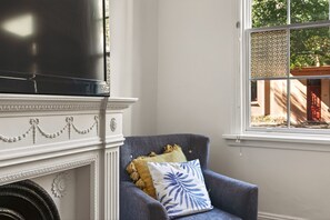 Interior - Waterview terrace in rock (Millers Point)