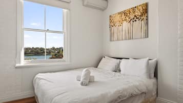 3 bedrooms, desk, iron/ironing board, WiFi