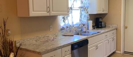 Fridge, microwave, stovetop, dishwasher