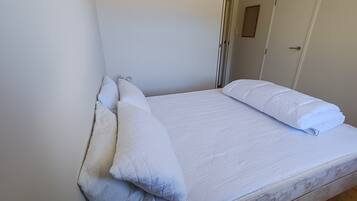 3 bedrooms, iron/ironing board, free WiFi