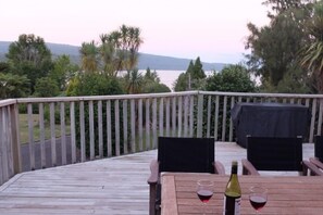 Outdoor dining - Fisherman's Retreat on Lake Tarawera (Lake Tarawera)