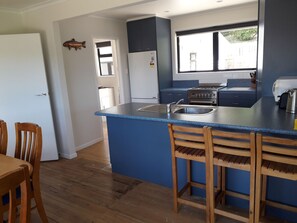 冷蔵庫、電子レンジ、オーブン、食器洗い機