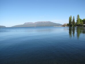 Beach - Fisherman's Retreat on Lake Tarawera (Lake Tarawera)