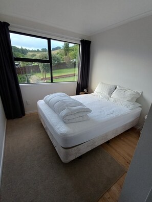 3 bedrooms, iron/ironing board, free WiFi - Fisherman's Retreat on Lake Tarawera (Lake Tarawera)