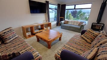 TV, fireplace, DVD player, books