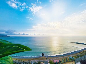 On the beach - LUXURY OCEANFRONT LARCOMAR MIRAFLORES (Miraflores)