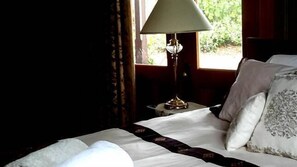 6 bedrooms, iron/ironing board, bed sheets, wheelchair access