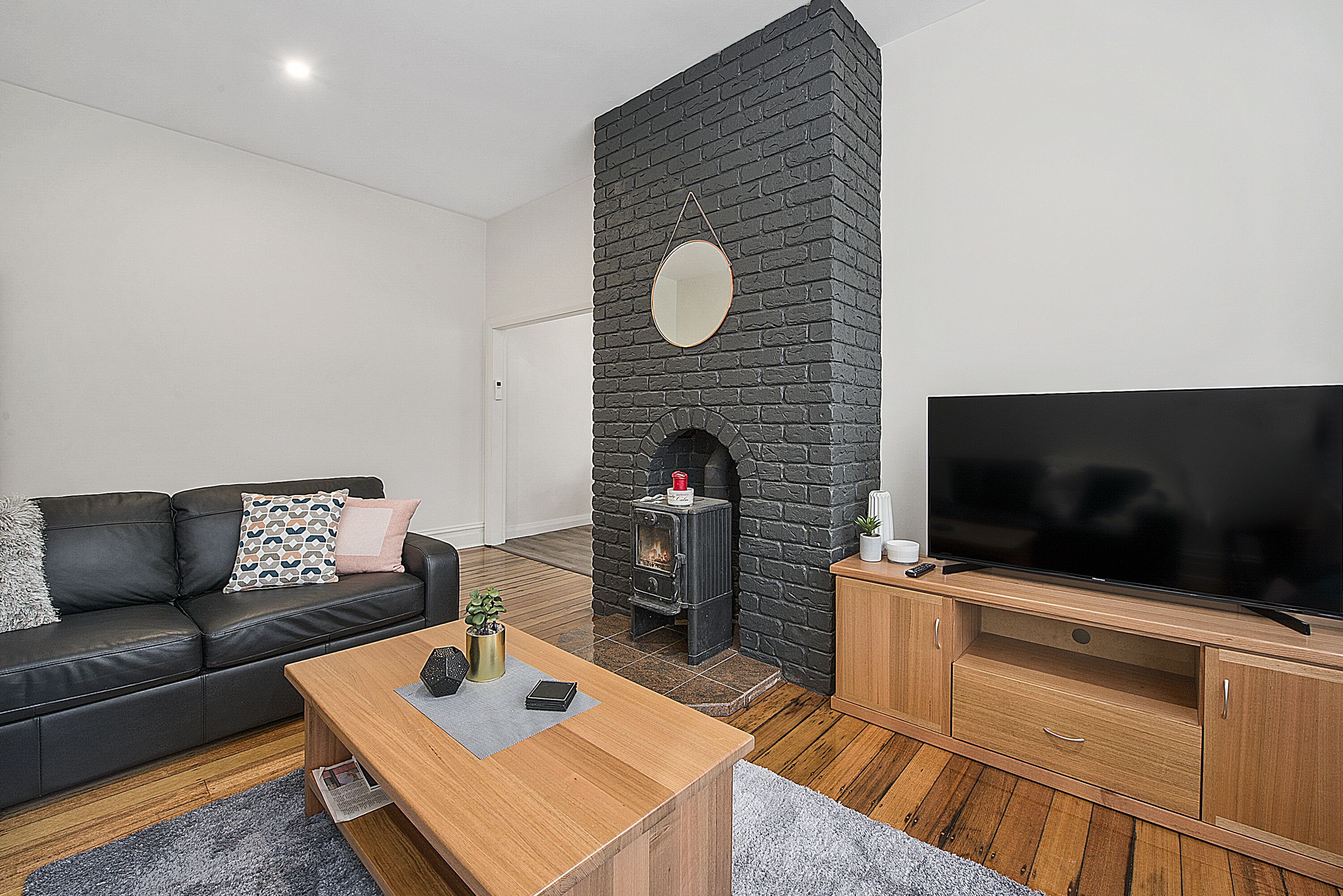 Flinders Cottage - Hobart — image 6
