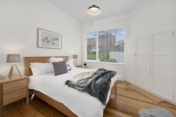2 bedrooms, desk, iron/ironing board, free WiFi