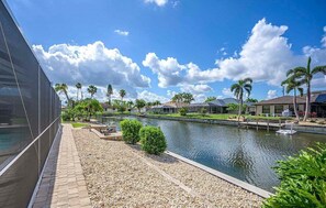 Property grounds - La Florida, a spacious 3-bedroom home in SE Cape Coral with a serene freshwater canal view. (Cape Coral)