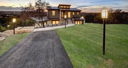 Bridge to Happiness: Cross the entry bridge into a gorgeous 4 bedrooms residence
