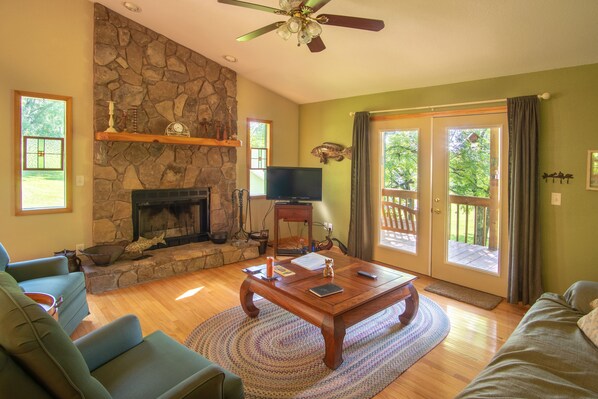 TV, fireplace, DVD player