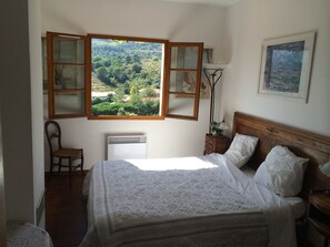 4 chambres, fer et planche à repasser, lit parapluie, Wi-Fi gratuit