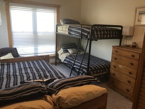 4 Schlafzimmer, Bügeleisen/Bügelbrett, WLAN, Bettwäsche