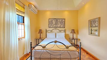 4 bedrooms, iron/ironing board, WiFi, bed sheets