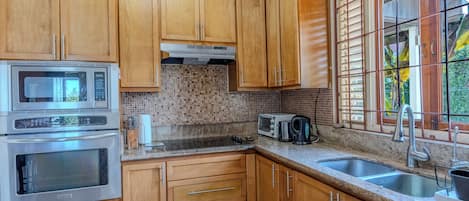 Coffee/tea maker, fridge, microwave, oven