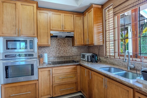  The Inn at 6 - Elegant & Pristine Home an Oasis in The City of Kingston