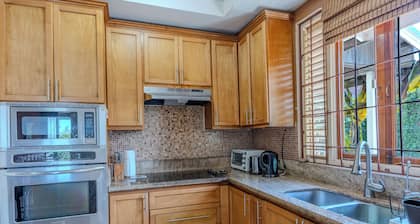 The Inn at 6 - Elegant & Pristine Home an Oasis in The City of Kingston